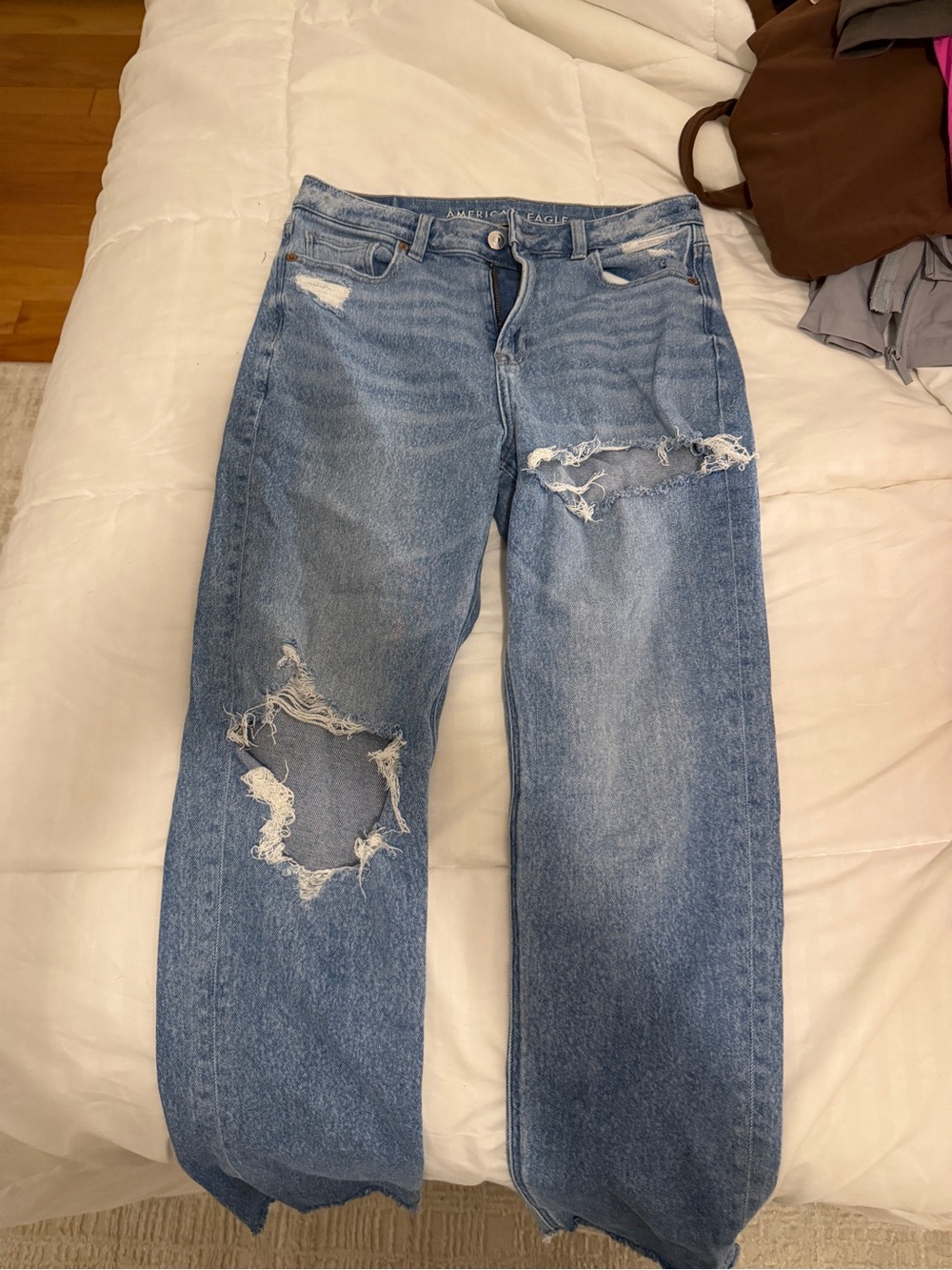 American Eagle Outfitters Men's Light Blue Distressed Relaxed Jeans